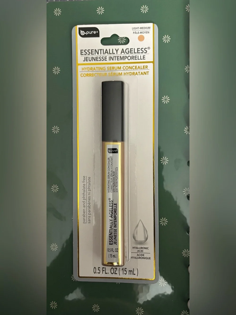 Hydrating Serum Concealer with glycerin, & hyaluronic acid.Color:Light Medium